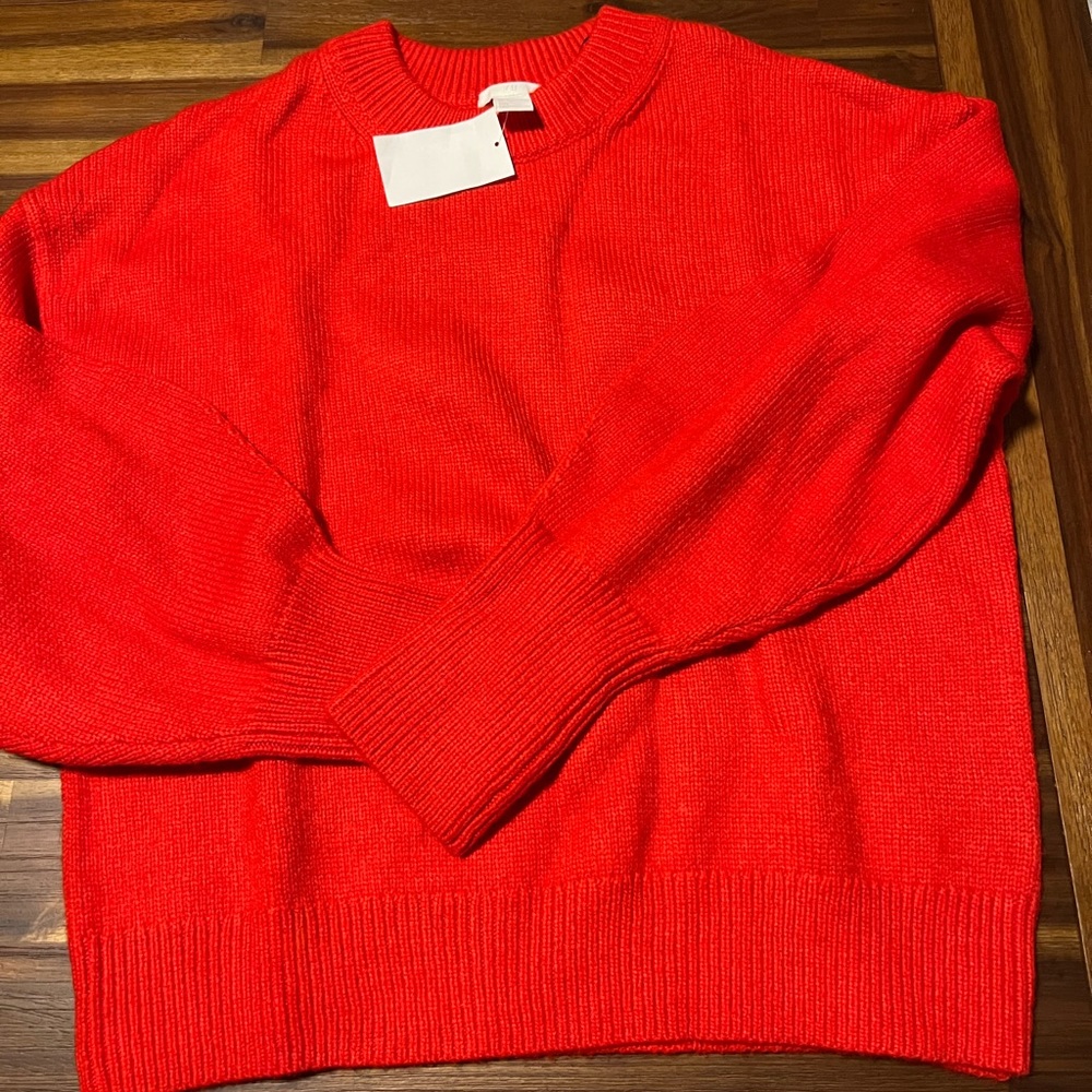 HM red pullover sweater